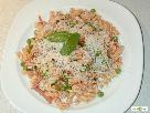 Penne with prosciutto and peas in marinara sauce