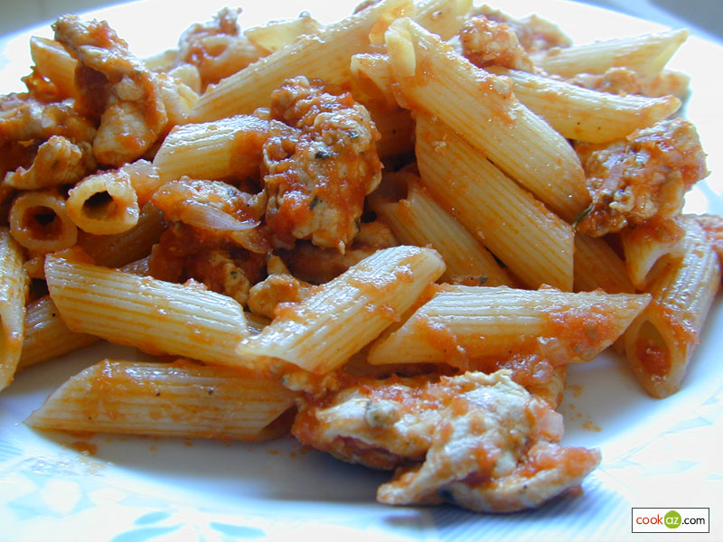 Penne with a chicken tomato sauce